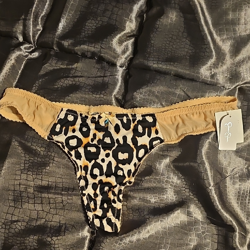 BNWT Jessica Simpson Leopard Thong, L